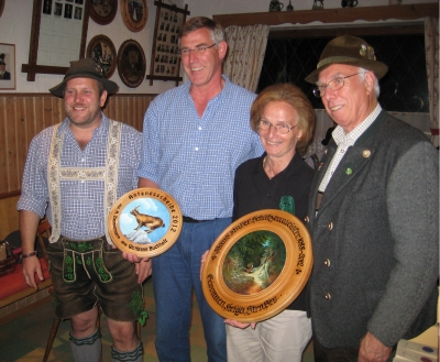 Foto der Scheibengewinner, mit alten und neuen Schützenmeister