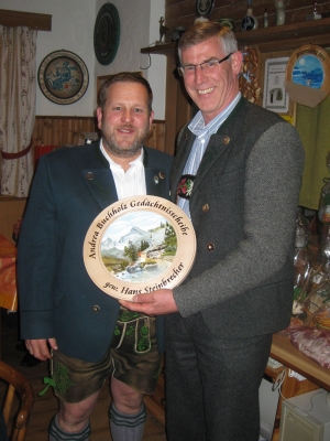 Foto Hans Steinbrecher, der Gewinner der 'Andrea Buchholz Gedächtnisscheibe' mit Wolfgang Buchholz, dem Stifter der Scheibe