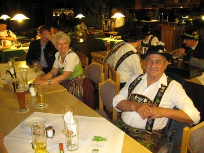 Foto Frau Stahl u. Wörner Günther warten auf den Einzug der Könige