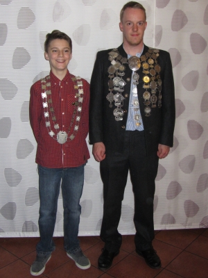 Foto auf dem Gauschützenball Jugendkönig Richard Loher und Schützenkönig Christian Döscher vor dem Einzug der Könige