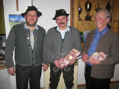 Foto Schützenmeister Hans Steinbrecher mit den Gewinnern Hermann Zimmermann und Helmut Rösner