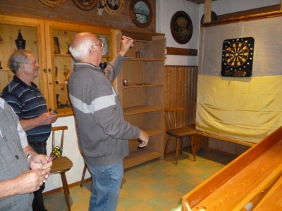 Foto von Hans Huber beim Darten