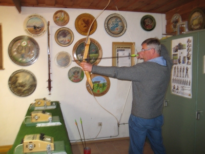 Foto Wolfgang Buchholz beim Bogenschießen 