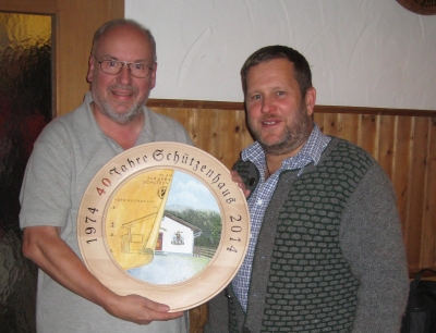 Foto mit dem Sieger der Jubiläumsscheibe